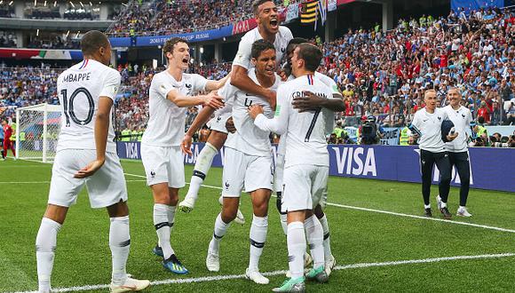 Con goles de Varane y Griezmann, Francia derrotó 2-0 a Uruguay para meterse entre los cuatro mejores equipos del Mundial. (GETTY)