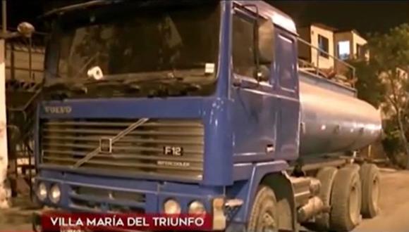 Cisterna se estrelló contra viviendas y provocó muerte de menor de edad en Villa María del Triunfo. (Captura: América Noticias)