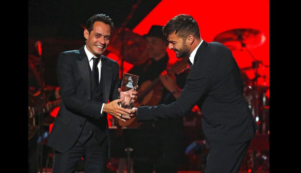 Recibió el premio de Persona del Año de manos de Ricky Martin. (Reuters)