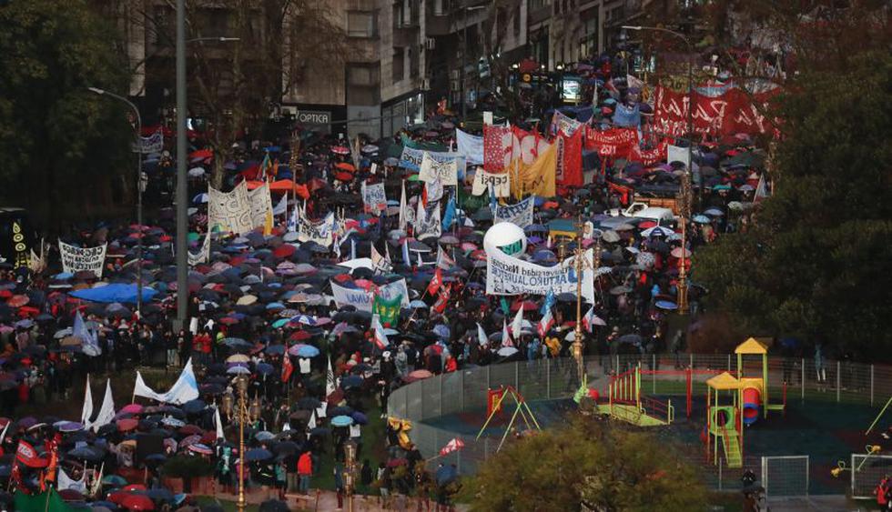 Miles marcharon contra el ajuste presupuestario en universidades públicas | Foto: EFE