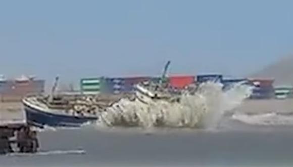 Barco sufrió un encallamiento a orillas de la playa Oquendo. (Foto: captura | Panamericana)