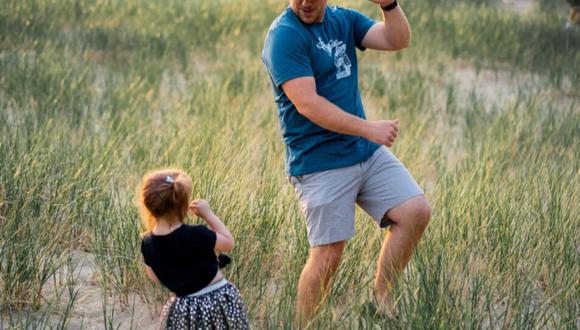 Un padre quedó boquiabierto al ver los pasos de baile de su pequeña hija. (Foto: Pixabay/Referencial)