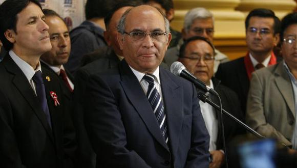 Julio Rosas no supo aclarar su posición al ser consultado sobre la propuesta de someter a referéndum la unión civil. (Perú21)