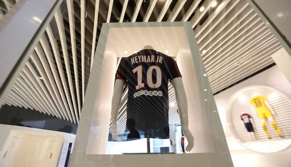 Fans del Barça queman la camiseta de Neymar