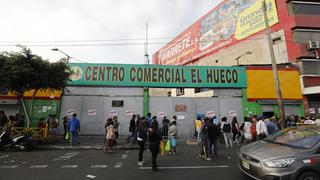 Clausuran centro comercial ‘El Hueco’ en inspección a zona 3 de Mesa Redonda [FOTOS]