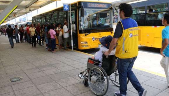 Las personas con discapacidad severa pueden viajar gratis en el Metropolitano. (Andina)