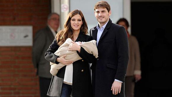 Iker Casillas y Sara Carbonero posaron con su primogénito. (Internet)