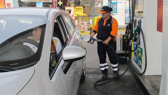 ¿El precio de los combustibles en Perú refleja la caída del crudo? (Perú21)
