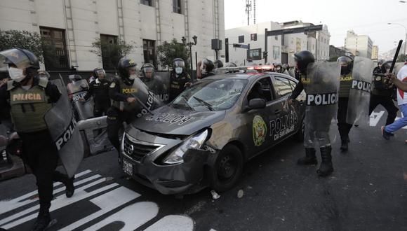 La Policía ha resultado afectada por los ataques de vándalos durante las marchas. (Foto: Julio Reaño / @photo.gec)