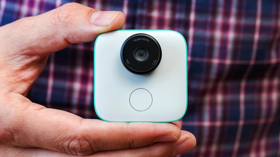 Google sorprendió con la presentación de 'Clips', una pequeña cámara que nos muestra cuál será el futuro de la fotografía, donde se combina inteligencia artificial para captar momentos de nuestro hábitos e intereses. (Google)