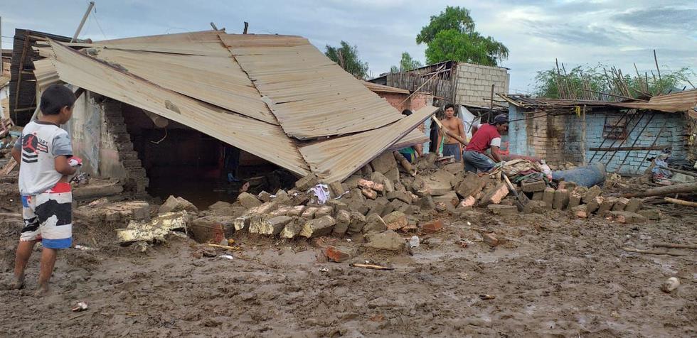 Casas de desplomaron por las fuertes lluvias en la región Lambayeque.