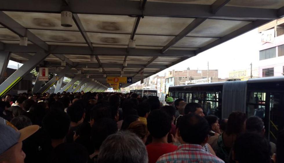 Usuarios se quejan de caos por falta de buses en la Estación Naranjal. (@daniel_camarena)