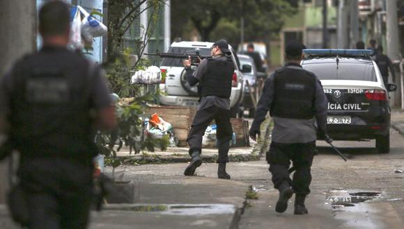 En las redes sociales, la Policía Militar de Río informó también que fueron aprehendidos tres fusiles, seis granadas y doce pistolas. (Foto: EFE)