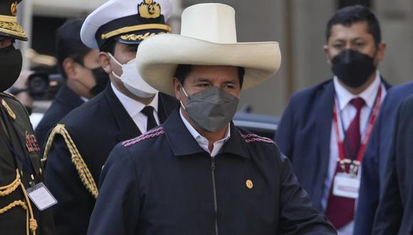 Encuesta reveló que la población considera que Pedro Castillo se aprovecha de su poder. (Foto: Juan Karita/The Associated Press)