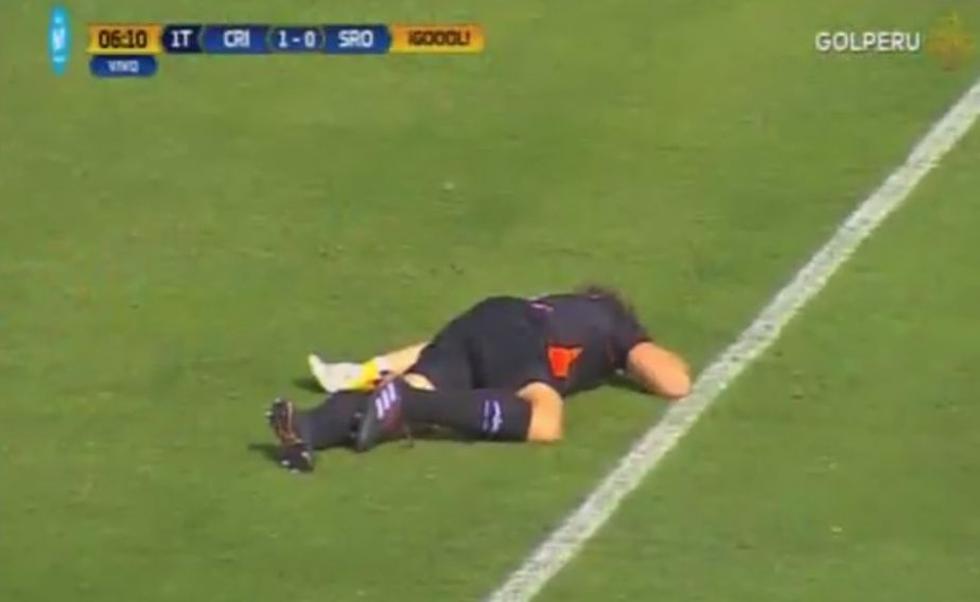 Salomón Libman quedó inconsciente tras chocar fuertemente con jugador de Sporting Cristal. (GOLTV)