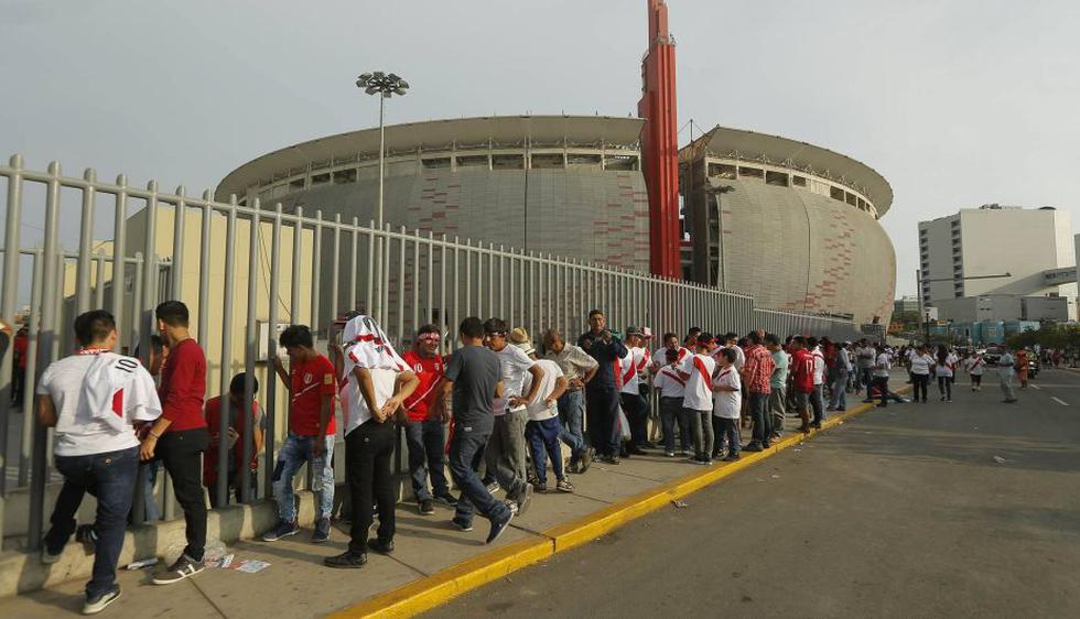 La selección peruana afronta este determinante duelo en el Estadio Nacional desde las 9:15 de la noche. (Perú 21)