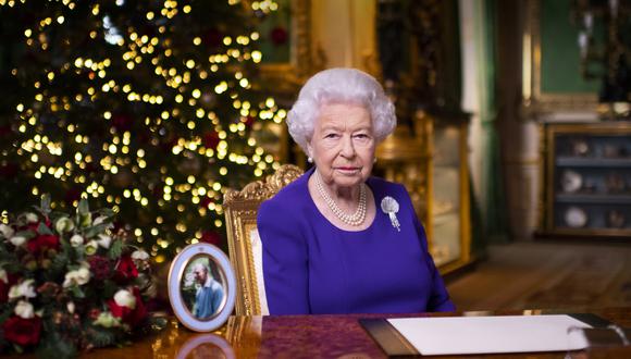 "No podemos celebrar la navidad como era de costumbre (...) pero la vida debe continuar", afirmó Isabel II.