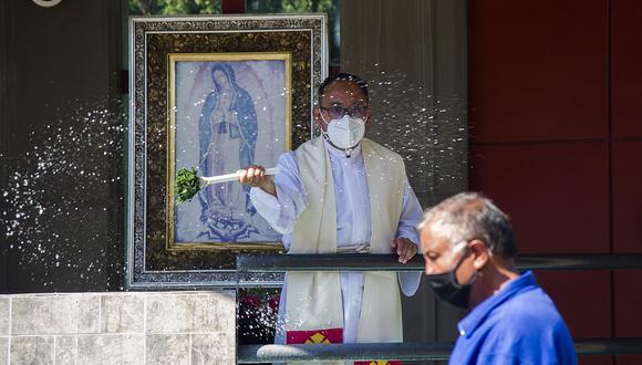 Los fieles católicos no podrán ir en peregrinación, pero sí ver a la Virgen de Guadalupe en vivo desde sus casas. (Foto: AFP)