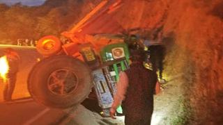 Piura: Chofer de camión muere tras despistarse e impactar contra un cerro en Canchaque