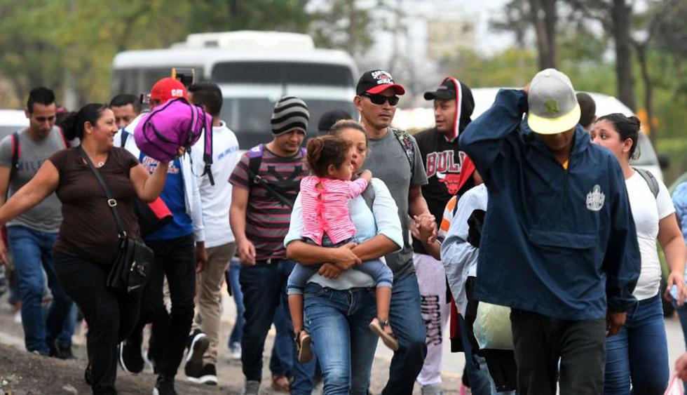 Cerca de mil hondures parten en buses y caminando en nueva caravana a EE.UU. (Foto: AFP)