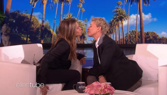 Jennifer Aniston y Ellen DeGeneres causan revuelo al besarse en la boca en programa en vivo. (Foto: Captura de video)