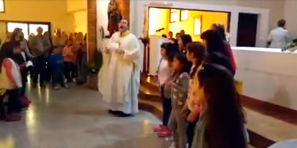 Canción de Luis Fonsi y Daddy Yankee llegó hasta una iglesia argentina. Video se ha viralizado en Facebook.