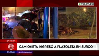 Surco: camioneta fuera de control invadió plazuela y arrasó con estatuas