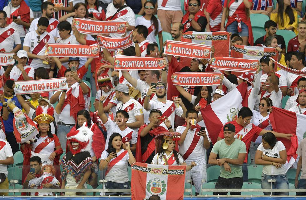 Miles de hinchas peruanos estarán en primera final alentado a la bicolor. (AFP)