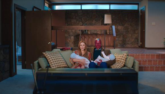 Wanda (Elizabeth Olsen) y Vision  (Paul Bettany) tratan de vivir su romance en los suburbios de los Estados Unidos (Foto: Marvel Studios)