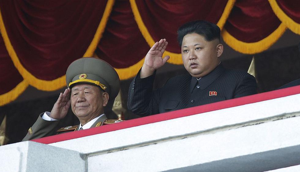 Corea del Norte está preparada para hacer frente a una eventual amenaza de Estados Unidos, afirmó este sábado el líder Kim Jong-un, durante un espectacular desfile militar. (AP)
