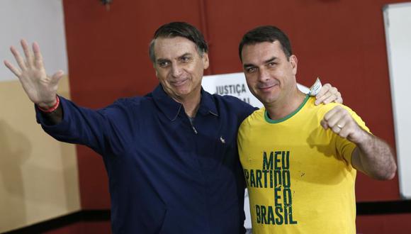 Flavio Bolsonaro niega cualquier irregularidad y acusa a los medios de estar "haciendo una fuerza para deconstruir" su reputación "y tratar de afectar a Jair Bolsonaro". (Foto: AP).