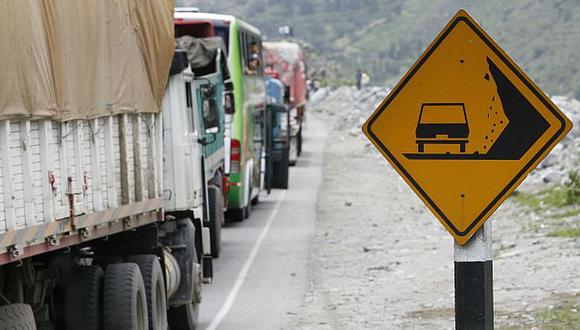 La carretera ha sido limpiada parcialmente hasta el kilómetro 40. (Perú21)