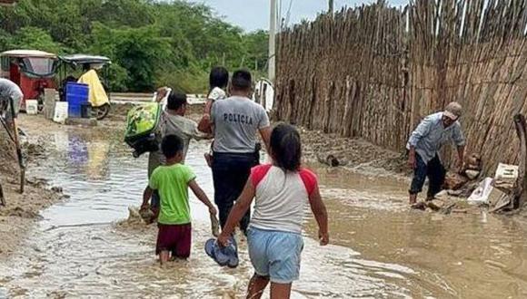 PNP rescata a familias afectadas por lluvias en zona norte del país.
