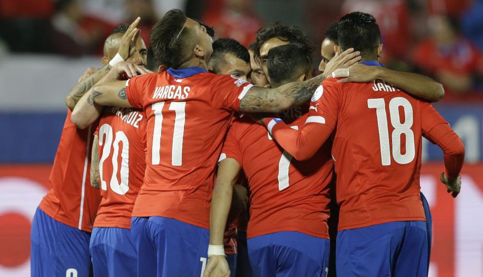 Chile humilló 5-0 a Bolivia y clasificó primero en el grupo A de la Copa América. (AP)