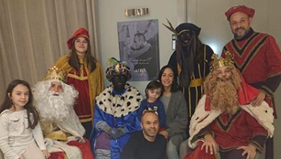 Andrés Iniesta se disculpa por su foto del día de los Reyes Magos.