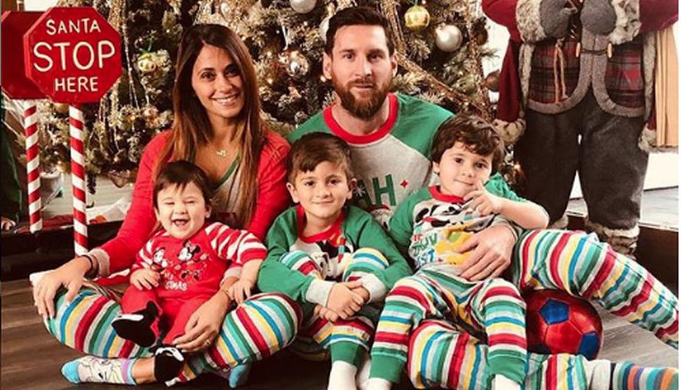Messi y familia hacen furor con una foto navideña