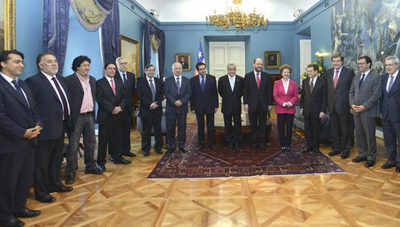Piñera y Moreno junto a los presidentes de los partidos políticos. (Presidencia de Chile)