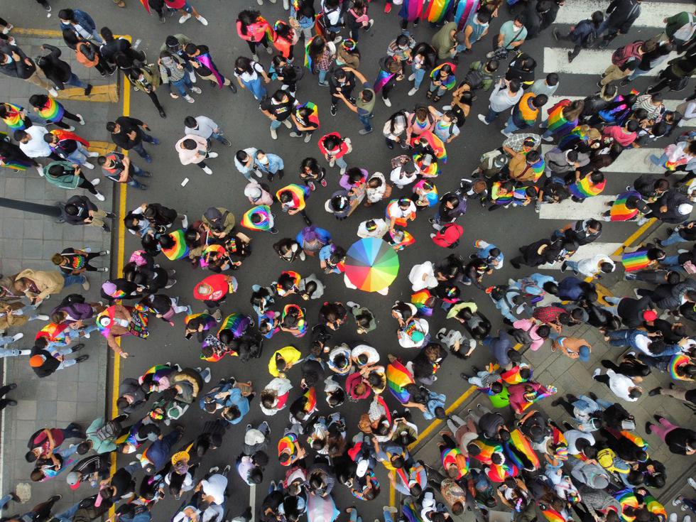 Los colores del arcoiris representativos de la colectividad LGTBQ+ no se hicieron esperar en la marcha efectuada en el Centro de Lima. (Cesar Campos / @photo.gec)
