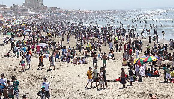 Miles siguen abarrotando las playas de Lambayeque los fines de semana. (USI)