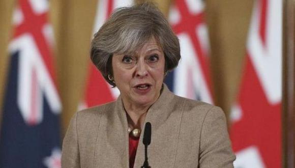 Theresa May aseguró que sus conversaciones con los dirigentes europeos sobre el acuerdo del Brexit fueron "robustas" y confió en que será posible obtener "garantías".&nbsp;(Foto: EFE)