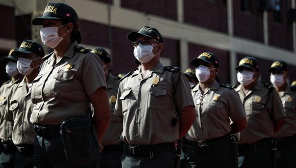 Los policías están más expuestos al contagio debido al resguardo diario que hacen en las calles durante el estado de emergencia. (Foto: Miguel Yovera/GEC)