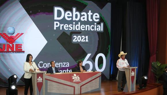 El debate se realiza en el auditorio principal de la UNSA, en Arequipa. (HUGO PEREZ / @photo.gec)