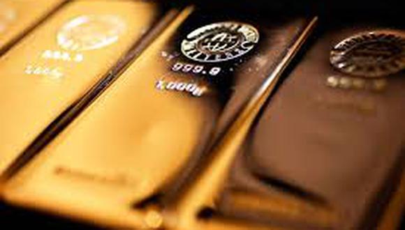 El precio del oro se elevó ante el debilitamiento del dólar y las pérdidas de Wall Street. (Foto: Reuters)
