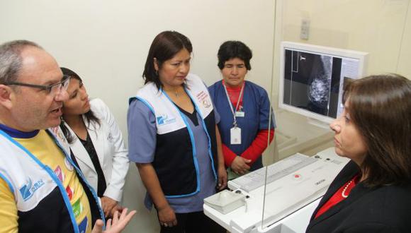 Ministra Midori de Habich inauguró mamógrafo en Ayacucho. (Difusión)