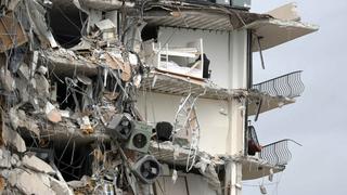 “Suena como gente golpeando”: bomberos detectan sonidos entre los escombros tras derrumbe en Miami