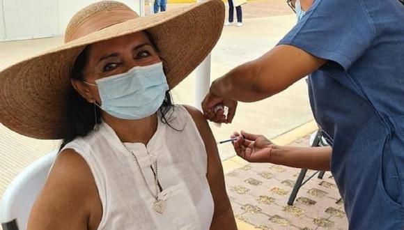 La regidora por Acapulco Patricia Batani presumió en sus redes sociales que se vacunó contra el COVID-19 cuando no le correspondía. (Foto: Twitter)