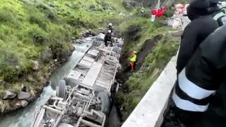 Carretera Central: Muertos y heridos tras caída de un bus al río Rímac [VIDEO]
