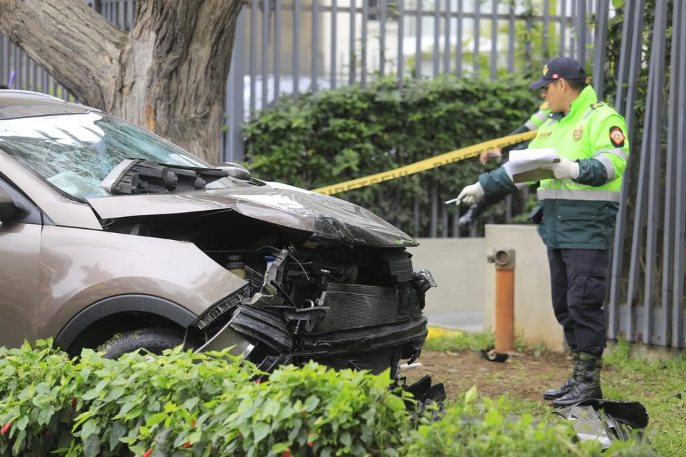 Dos personas fallecieron a consecuencia de ese lamentable accidente en la avenida Javier Prado. ( Jessica Vicente/GEC)