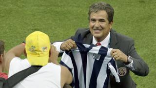 Copa del Mundo 2014: Jorge Luis Pinto celebró con camiseta de Alianza Lima