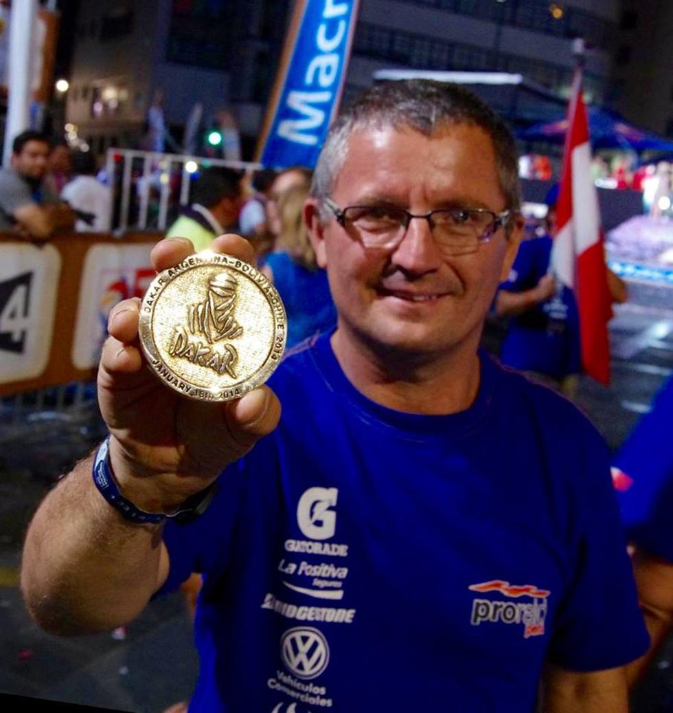El corredor de auto tuvo logros en Caminos del Inca y su última participación fue en el Dakar 2019. (Facebook Ive Bromberg)